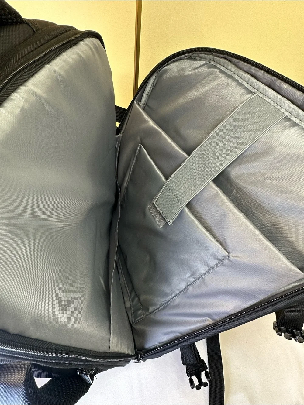 Primo Weekender Laptop 30L Backpack Black charging port NWT